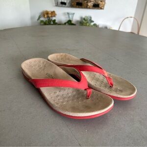 Vionic Red Dillon Thong Sandals Orthopedic Summer Beach Vacation Comfort 9 9.5